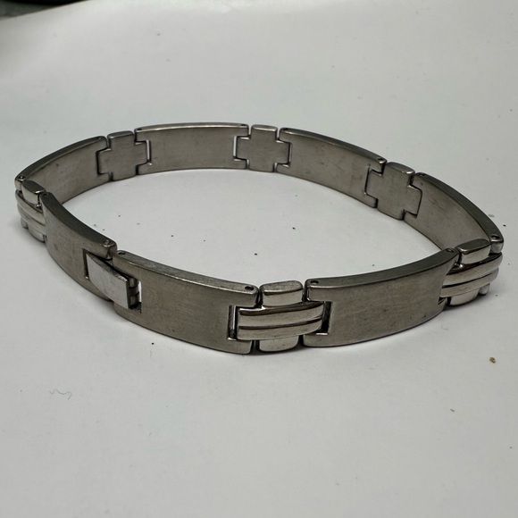 Men’s 8.3/4” stainless steel bracelet. High quality . Macy’s - Picture 3 of 3